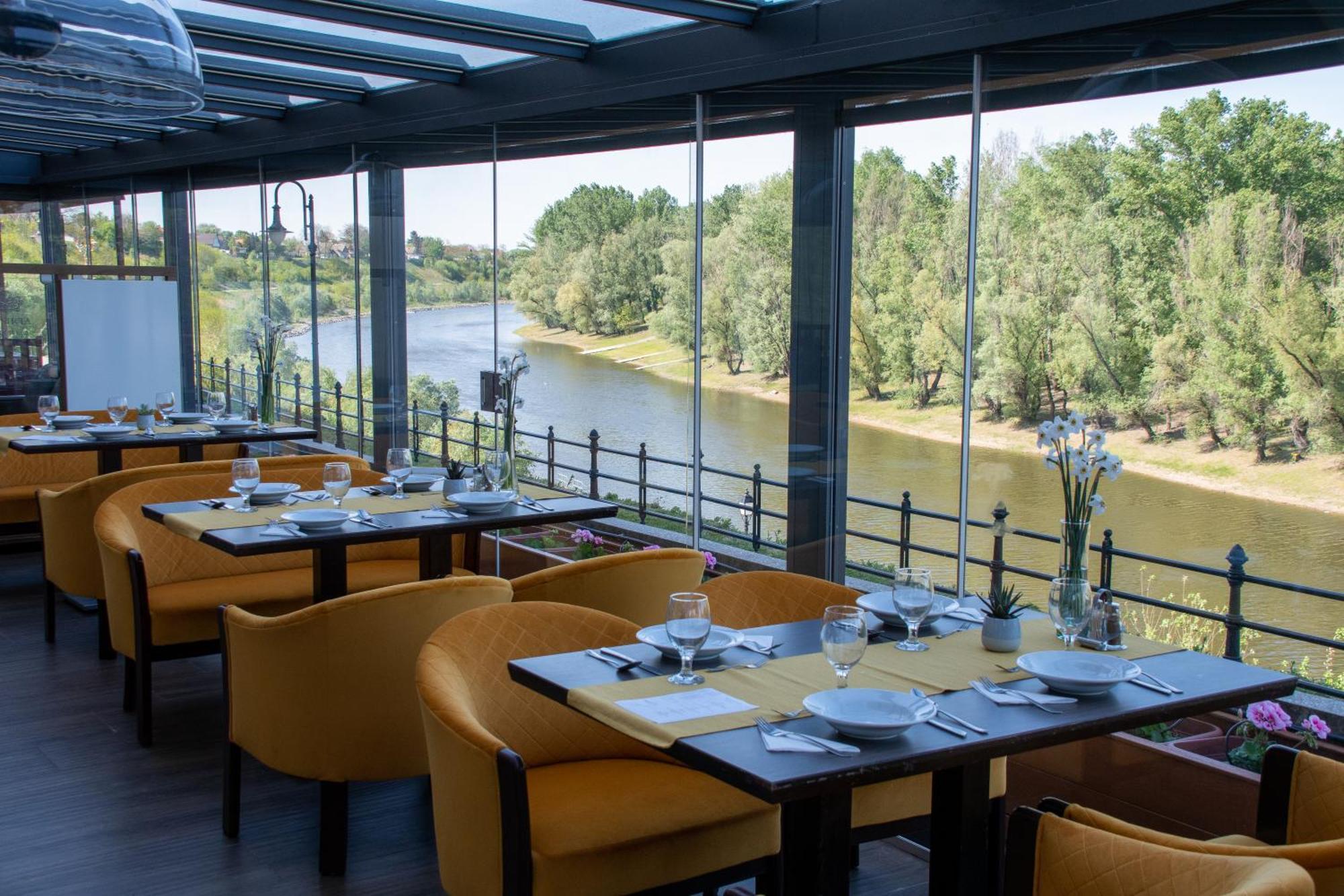 Duna Wellness Hotel Baja Bagian luar foto