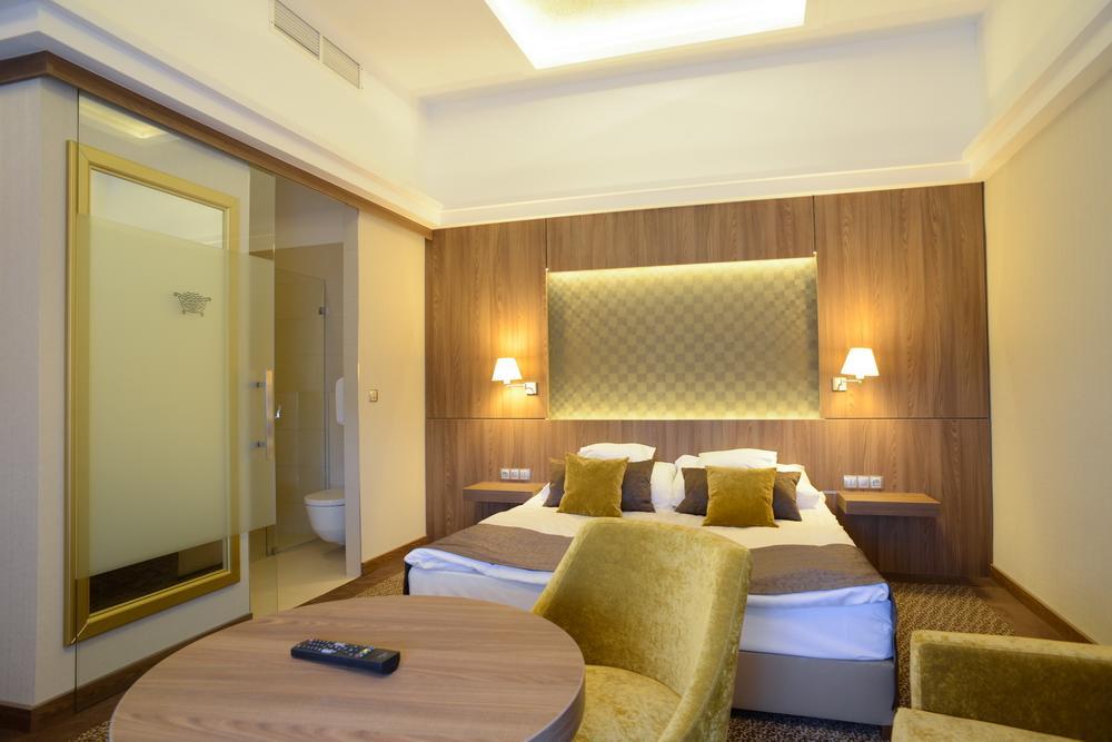 Duna Wellness Hotel Baja Bagian luar foto