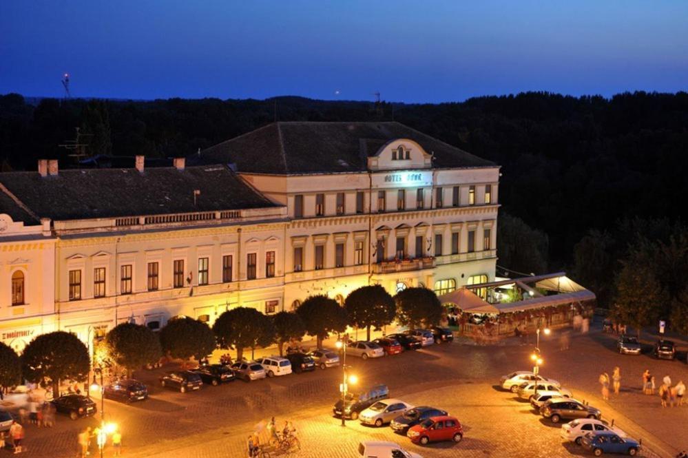 Duna Wellness Hotel Baja Bagian luar foto